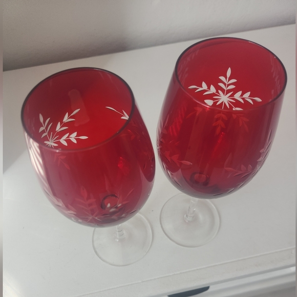 Pier One Vintage Ruby Red Snoflake Etched Glass  Wine Glass Set Of 2 - Picture 5 of 10